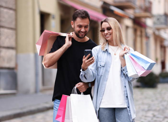 couple with shopping bags